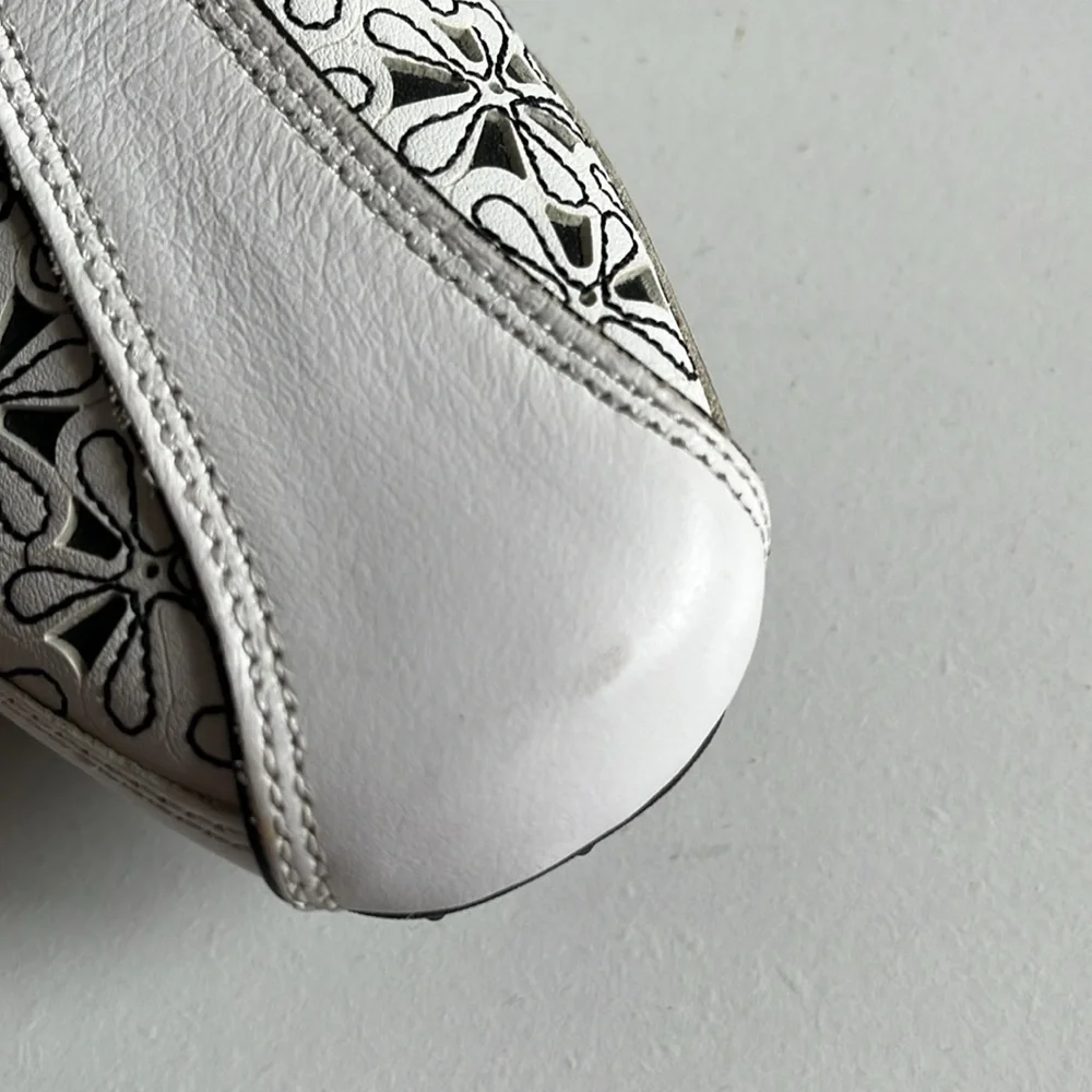 Women’s FootJoy LoPro Golf Shoes White Black Leather Daisy Floral 97060 8.5